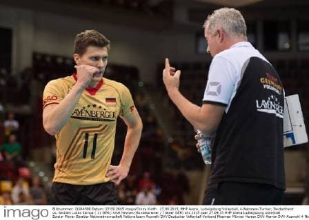 27.09.2015, MHP Arena, Ludwigsburg Volleyball, 4-Nationen-Turnier, Deutschland vs. Serbien Lukas Kampa ( 11 GER), Vital Heynen (Bundestrainer Trainer GER)