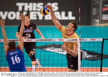 27.09.2015, MHP Arena, Ludwigsburg Volleyball, 4-Nationen-Turnier, Deutschland vs. Serbien Blcok Aleksa Brdjovic ( 16 SRB) - Angriff Christian Fromm ( 1 GER)