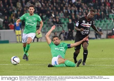 Loic Perrin (saint etienne) vs Jean Michael Seri (nice) FOOTBALL : AS Saint Etienne vs OGC Nice - Ligue 1 2015 2016 - 27 09 2015 FredericChambert Panoramic 