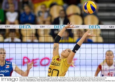 28.09.2015, Indoor Sportcentrum, Eindhoven Volleyball, Europameisterschaft, Vorrunde, Deutschland vs. Tschechische Republik Tschechien Zuspiel Mareen Apitz ( 20 GER)