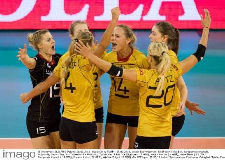 28.09.2015, Indoor Sportcentrum, Eindhoven Volleyball, Europameisterschaft, Vorrunde, Deutschland vs. Tschechische Republik Tschechien Jubel Lisa Thomsen ( 15 GER), Maren Brinker ( 4 GER), Heike Beier ( 12 GER), Margareta Kozuch ( 14 GER), Mareen Apitz ( 20 GER), Wiebke Silge ( 18 GER)