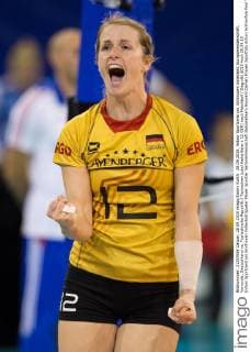 28.09.2015, Indoor Sportcentrum, Eindhoven Volleyball, Europameisterschaft, Vorrunde, Deutschland vs. Tschechische Republik Tschechien Jubel Heike Beier ( 12 GER) nach Matchball Sieg