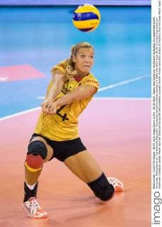 28.09.2015, Indoor Sportcentrum, Eindhoven Volleyball, Europameisterschaft, Vorrunde, Deutschland vs. Tschechische Republik Tschechien Annahme Maren Brinker ( 4 GER)