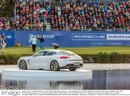 Bad Griesbach 27.09.2015, Beckenbauer Golf Course, Bad Griesbach, GER, PGA Golf Herren European Tour, Porsche European Open, im Bild Bernhard Langer (GER) an der 18, ?bersicht during the European Tour, Porsche European Open Golf Tournament at the Beckenbauer Golf Course in Bad Griesbach, Germany on 2015 09 27.  EX_JFK  