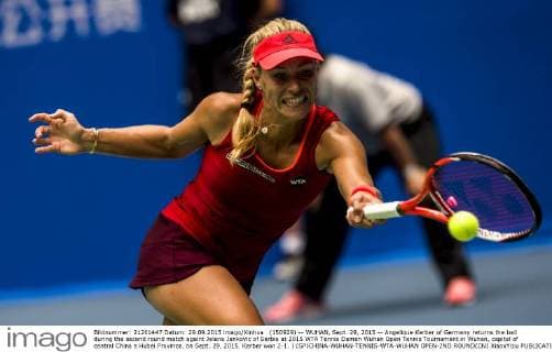 (150929) -- WUHAN, Sept. 29, 2015 -- Angelique Kerber of Germany returns the ball during the second round match againt Jelena Jankovic of Serbia at 2015 WTA Tennis Damen Wuhan Open Tennis Tournament in Wuhan, capital of central China s Hubei Province, on Sept. 29, 2015. Kerber won 2-1. ) (SP)CHINA-WUHAN-TENNIS-WTA-WUHAN OPEN-2ND ROUND(CN) XiaoxYijiu 