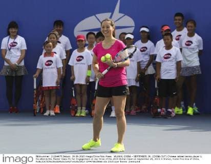 WUHAN, CHINA - SEPTEMBER 29: (CHINA OUT) Chinese retired tennis player Li Na attends the Master Class-FS Fan Engagement on day three of the 2015 Wuhan Open on September 29, 2015 in Wuhan, Hubei Province of China.  CFP473610866 