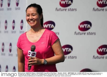 WUHAN, CHINA - SEPTEMBER 29: (CHINA OUT) Chinese retired tennis player Li Na attends the Master Class-FS Fan Engagement on day three of the 2015 Wuhan Open on September 29, 2015 in Wuhan, Hubei Province of China.  CFP473610880 