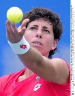WUHAN, CHINA - SEPTEMBER 29: (CHINA OUT) Carla Suarez Navarro of Spain serves to Monica Niculescu of Romania during day three of the 2015 Wuhan Open at Optics Vally International Tennis Center on September 29, 2015 in Wuhan, Hubei Province of China.  CFP473610909 