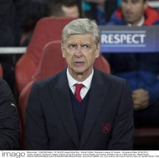 Aktuell FuÃŸball, Champions League, FC Arsenal - Olympiakos PirÃ¤us 29.09.2015. London, England. Champions League. Arsenal versus Olympiakos. Arsene Wenger, the Arsenal manager looks on a little pensively. xNigelxCookex  ActionPlus11666097