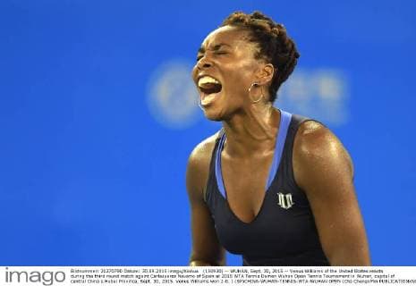 (150930) -- WUHAN, Sept. 30, 2015 -- Venus Williams of the United States reacts during the third round match againt Carlasuarez Navarro of Spain at 2015 WTA Tennis Damen Wuhan Open Tennis Tournament in Wuhan, capital of central China s Hubei Province, Sept. 30, 2015. Venus Williams won 2-0. ) (SP)CHINA-WUHAN-TENNIS-WTA-WUHAN OPEN (CN) ChengxMin 