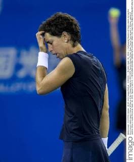 (150930) -- WUHAN, Sept. 30, 2015 -- Carlasuarez Navarro of Spain reacts during the third round match againt Venus Williams of the United States at 2015 WTA Tennis Damen Wuhan Open Tennis Tournament in Wuhan, capital of central China s Hubei Province, Sept. 30, 2015. Navarro lost 0-2. ) (SP)CHINA-WUHAN-TENNIS-WTA-WUHAN OPEN (CN) XiaoxYijiu 