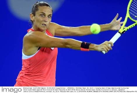 (150930) -- WUHAN, Sept. 30, 2015 -- Roberta Vinci of Italy returns a ball during the third round match against Petra Kvitova of Czech Republic at 2015 WTA Tennis Damen Wuhan Open Tennis Tournament in Wuhan, capital of central China s Hubei Province, on Sept. 30, 2015. Roberta Vinci won 2-0. ) (SP)CHINA-WUHAN-TENNIS-WTA-WUHAN OPEN-3RD ROUND(CN) ChengxMin 