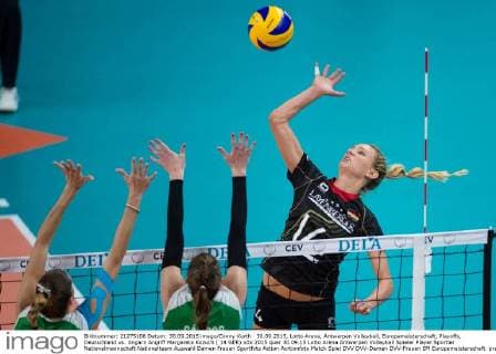 30.09.2015, Lotto Arena, Antwerpen Volleyball, Europameisterschaft, Playoffs, Deutschland vs. Ungarn Angriff Margareta Kozuch ( 14 GER)