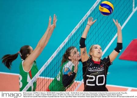 30.09.2015, Lotto Arena, Antwerpen Volleyball, Europameisterschaft, Playoffs, Deutschland vs. Ungarn Zuspiel Mareen Apitz ( 20 GER)