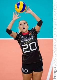 30.09.2015, Lotto Arena, Antwerpen Volleyball, Europameisterschaft, Playoffs, Deutschland vs. Ungarn Zuspiel Mareen Apitz ( 20 GER)