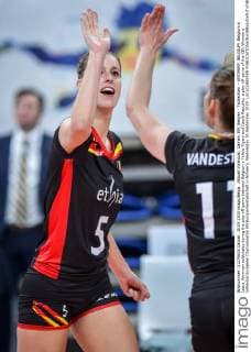 Aktuell Volleyball, Damen, EM, Belgien - Tschechien - ANTWERP, BELGIUM: Belgium s Laura Heyrman celebrates during the play off game between Belgium s Yellow Tigers and Czech Republic, a play off game of the CEV Women s Volleybal European Championship EM Europameisterschaft in Antwerp, Wednesday 30 September 2015. LUCxCLAESSEN  x04711393x