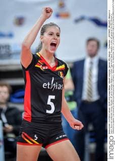 Aktuell Volleyball, Damen, EM, Belgien - Tschechien - ANTWERP, BELGIUM: Belgium s Laura Heyrman celebrate during the play off game between Belgium s Yellow Tigers and Czech Republic, a play off game of the CEV Women s Volleybal European Championship EM Europameisterschaft in Antwerp, Wednesday 30 September 2015. LUCxCLAESSEN  x04711394x