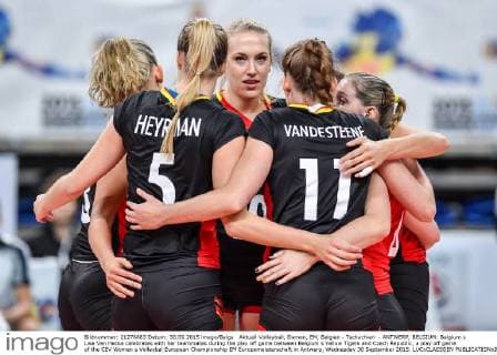 Aktuell Volleyball, Damen, EM, Belgien - Tschechien - ANTWERP, BELGIUM: Belgium s Lise Van Hecke celebrates with her teammates during the play off game between Belgium s Yellow Tigers and Czech Republic, a play off game of the CEV Women s Volleybal European Championship EM Europameisterschaft in Antwerp, Wednesday 30 September 2015. LUCxCLAESSEN  x04711389x