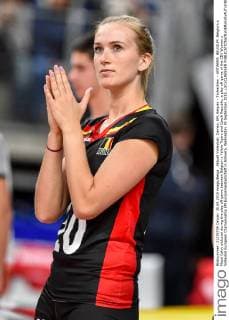 Aktuell Volleyball, Damen, EM, Belgien - Tschechien - ANTWERP, BELGIUM: Belgium s Maud Catry pictured during the play off game between Belgium s Yellow Tigers and Czech Republic, a play off game of the CEV Women s Volleybal European Championship EM Europameisterschaft in Antwerp, Wednesday 30 September 2015. LUCxCLAESSEN  x04711397x