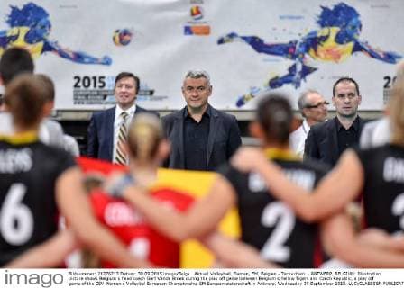 Aktuell Volleyball, Damen, EM, Belgien - Tschechien - ANTWERP, BELGIUM: Illustration picture shows Belgium s head coach Gert Vande Broek during the play off game between Belgium s Yellow Tigers and Czech Republic, a play off game of the CEV Women s Volleybal European Championship EM Europameisterschaft in Antwerp, Wednesday 30 September 2015. LUCxCLAESSEN  x04711396x
