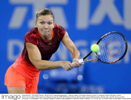 Simona Halep of Romania returns a shot to Johanna Konta of Britain in their third-round match of the women s singles during the 2015 WTA Tennis Damen Wuhan Open tennis tournament in Wuhan city, central China s Hubei province, 30 September 2015. Simona Halep of Romania was defeated by Johanna Konta of Britain 1-2 (3-6 6-3 5-7) in their third-round match of the women s singles during the 2015 WTA Wuhan Open tennis tournament in Wuhan city, central China s Hubei province, 30 September 2015. Top seed Simona Halep ousted by Johanna Konta at Wuhan Open  20150930_34931