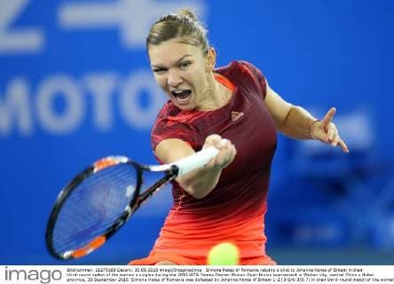 Simona Halep of Romania returns a shot to Johanna Konta of Britain in their third-round match of the women s singles during the 2015 WTA Tennis Damen Wuhan Open tennis tournament in Wuhan city, central China s Hubei province, 30 September 2015. Simona Halep of Romania was defeated by Johanna Konta of Britain 1-2 (3-6 6-3 5-7) in their third-round match of the women s singles during the 2015 WTA Wuhan Open tennis tournament in Wuhan city, central China s Hubei province, 30 September 2015. Top seed Simona Halep ousted by Johanna Konta at Wuhan Open  20150930_66476