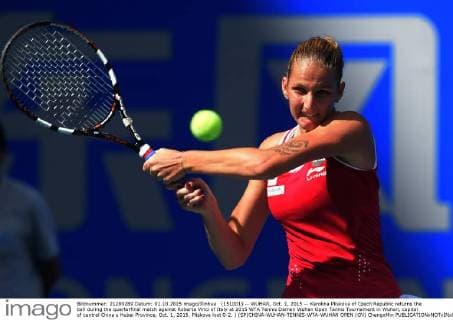 (151001) -- WUHAN, Oct. 1, 2015 -- Karolina Pliskova of Czech Republic returns the ball during the quarterfinal match against Roberta Vinci of Italy at 2015 WTA Tennis Damen Wuhan Open Tennis Tournament in Wuhan, capital of central China s Hubei Province, Oct. 1, 2015. Pliskova lost 0-2. ) (SP)CHINA-WUHAN-TENNIS-WTA-WUHAN OPEN (CN) ChengxMin 