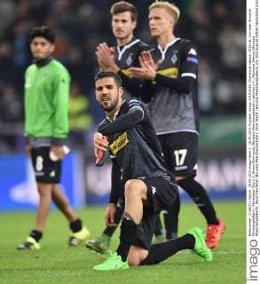 30.09.2015, Fussball, Saison 2015 2016, Champions League, 2015 16, Vorrunde, Borussia Mönchengladbach - Manchester City 1:2, Alvaro Dominguez (Borussia Moenchengladbach), dahinter v.li., Mahmoud Dahoud (Borussia Moenchengladbach), Havard Nordtveit (Borussia Moenchengladbach), Oscar Wendt (Borussia Moenchengladbach)
