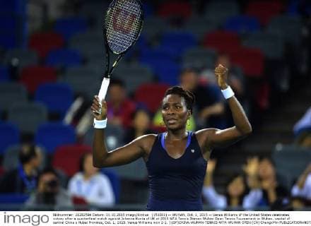 (151001) -- WUHAN, Oct. 1, 2015 -- Venus Williams of the United States celebrates victory after a quarterfinal match against Johanna Konta of UK at 2015 WTA Tennis Damen Wuhan Open Tennis Tournament in Wuhan, capital of central China s Hubei Province, Oct. 1, 2015. Venus Williams won 2-1. ) (SP)CHINA-WUHAN-TENNIS-WTA-WUHAN OPEN (CN) ChengxMin 