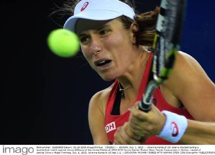 (151001) -- WUHAN, Oct. 1, 2015 -- Johanna Konta of UK returns the ball during a quarterfinal match against Venus Williams of the United States at 2015 WTA Tennis Damen Wuhan Open Tennis Tournament in Wuhan, capital of central China s Hubei Province, Oct. 1, 2015. Johanna Konta of UK lost 1-2. ) (SP)CHINA-WUHAN-TENNIS-WTA-WUHAN OPEN (CN) ChengxMin 