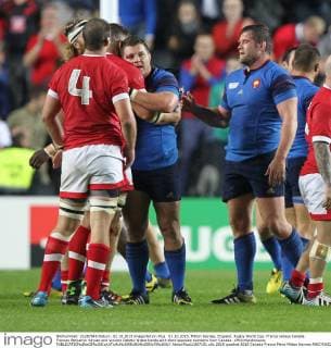01.10.2015. Milton Keynes, England. Rugby World Cup. France versus Canada. Frances Benjamin Kayser and Vincent Debaty shake hands with their opposite numbers from Canada. xPhilxHutchinsonx  ActionPlus11667151