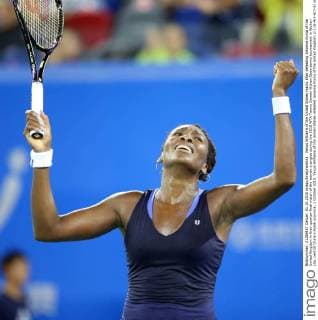 Venus Williams of the United States reacts after defeating Johanna Konta of the United Kingdom in their quarter-final match of the women s singles during the 2015 WTA Tennis Damen Wuhan Open tennis tournament in Wuhan city, central China s Hubei province, 1 October 2015. Venus Williams of the United States defeated Johanna Konta of the United Kingdom 2-1 (6-4 3-6 7-5) in their quarter-final match of the women s singles during the 2015 WTA Wuhan Open tennis tournament in Wuhan city, central China s Hubei province, on Thursday (1 October 2015). Venus Williams ousts Johanna Konta to advance semi-final at Wuhan Open  20151001_68117