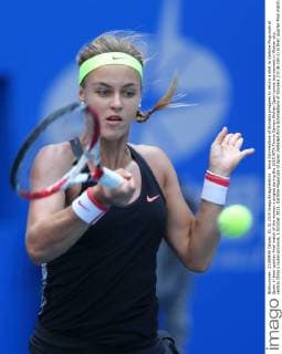 Anna Schmiedlova of Slovakia prepares to return a shot to Garbine Muguruza of Spain in their quarter-final match of the women s singles during the 2015 WTA Tennis Damen Wuhan Open tennis tournament in Wuhan city, central China s Hubei province, 1 October 2015. Garbine Muguruza of Spain defeated Anna Schmiedlova of Slovakia 2-0 (6-2 6-2) in their quarter-final match of the women s singles during the 2015 WTA Wuhan Open tennis tournament in Wuhan city, central China s Hubei province, on Thursday (1 October 2015). Garbine Muguruza beats Anna Schmiedlova to advance at Wuhan Open  pbu339423_04
