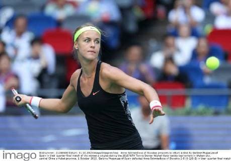 Anna Schmiedlova of Slovakia prepares to return a shot to Garbine Muguruza of Spain in their quarter-final match of the women s singles during the 2015 WTA Tennis Damen Wuhan Open tennis tournament in Wuhan city, central China s Hubei province, 1 October 2015. Garbine Muguruza of Spain defeated Anna Schmiedlova of Slovakia 2-0 (6-2 6-2) in their quarter-final match of the women s singles during the 2015 WTA Wuhan Open tennis tournament in Wuhan city, central China s Hubei province, on Thursday (1 October 2015). Garbine Muguruza beats Anna Schmiedlova to advance at Wuhan Open  pbu339423_05