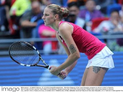 Karolina Pliskova of the Czech Republic prepares to return a shot to Roberta Vinci of Italy in their quarter-final match of the women s singles during the 2015 WTA Tennis Damen Wuhan Open tennis tournament in Wuhan city, central China s Hubei province, 1 October 2015. Roberta Vinci of Italy defeated Karolina Pliskova of the Czech Republic 2-0 (7-6 6-3) in their quarter-final match of the women s singles during the 2015 WTA Wuhan Open tennis tournament in Wuhan city, central China s Hubei province, on Thursday (1 October 2015). Roberta Vinci defeats Karolina Pliskova at Wuhan Open  pbu339434_03