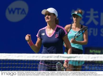 (151002) -- WUHAN, Oct. 2, 2015 -- Irina-Camelia Begu (L) and Monica Niculescu of Romania react during the women s doubles semi-final match against Andrea Hlavaskova and Lucie Hradecka of Czech Republic at 2015 WTA Tennis Damen Wuhan Open Tennis Tournament in Wuhan, capital of central China s Hubei Province, Oct. 2, 2015. Irina-Camelia Begu and Monica Niculescu won 2-1 to enter the final. ) (SP)CHINA-WUHAN-TENNIS-WTA-WUHAN OPEN (CN) ChengxMin 