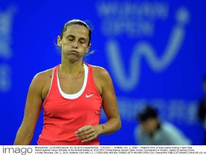 (151002) -- WUHAN, Oct. 2, 2015 -- Roberta Vinci of Italy reacts during a semi-final match against Venus Williams of the United States at 2015 WTA Tennis Damen Wuhan Open Tennis Tournament in Wuhan, capital of central China s Hubei Province, Oct. 2, 2015. Roberta Vinci lost 1-2. ) (SP)CHINA-WUHAN-TENNIS-WTA-WUHAN OPEN (CN) ChengxMin 