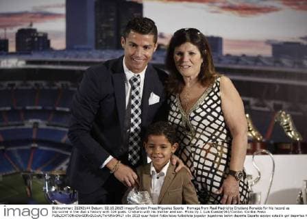 Homage from Real Madrid to Cristiano Ronaldo for his record as top scorer in the club s history with 324 goals. Cristiano with his mother and son. Photo by J. Luis Cuesta 261 Cordon. Cordon Press 