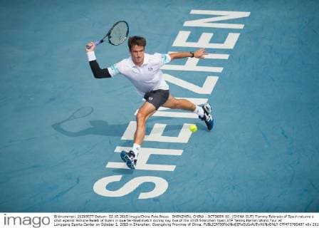 SHENZHEN, CHINA - OCTOBER 02: (CHINA OUT) Tommy Robredo of Spain returns a shot against Simone Bolelli of Spain in quarter-final match during day five of the 2015 Shenzhen Open ATP Tennis Herren World Tour at Longgang Sports Center on October 2, 2015 in Shenzhen, Guangdong Province of China.  CFP473760407 