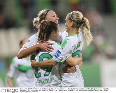 Torjubel 2-0 , v.l. Torschuetzin Ramona Bachmann (Wolfsburg), Alexandra Popp (VfL Wolfsburg) , Lara Dickenmann (VfL Wolfsburg)