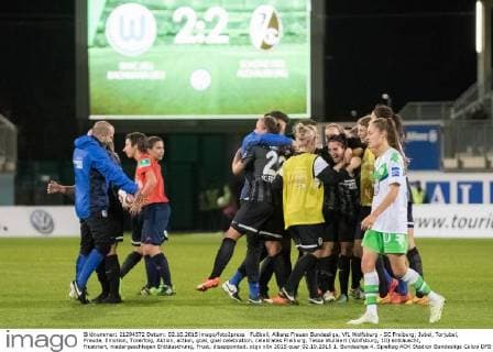 Fußball, Allianz Frauen Bundesliga, VfL Wolfsburg - SC Freiburg; Jubel, Torjubel, Freude, Emotion, Torerfolg, Aktion, action, goal, goal celebration, celebrates Freiburg, Tessa Wullaert (Wolfsburg, 10) enttäuscht, frustriert, niedergeschlagen Enttäuschung, Frust, disappointed. xtgx