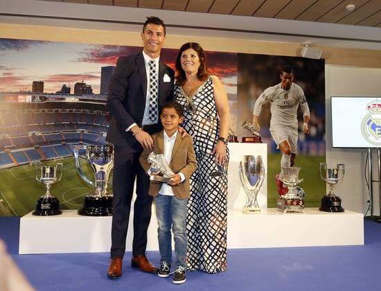 Tribute to Cristiano Ronaldo for his goalscoring record as Real Madrid player. Here with his son and mother Maria Dolores xBEATRIZxGUZMANx 