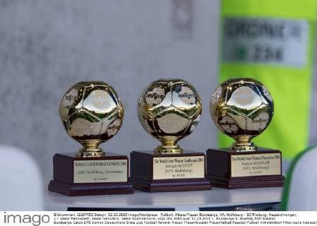Fußball, Allianz Frauen Bundesliga, VfL Wolfsburg - SC Freiburg; Auszeichnungen, v.l. beste Mannschaft, beste Torhüterin, beste Spielmacherin. xtgx