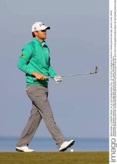 02.10.2015. Kingsbarns, Scotland. Alfred Dunhill Links Golf, second round. Bernd Wiesberger of Austria prepares to play his approach shot to the 5th green xDavidxBlunsdenx  ActionPlus11667573