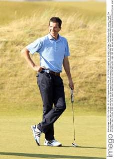 02.10.2015. Kingsbarns, Scotland. Alfred Dunhill Links Golf, second round. Tim Henman shares a joke with his caddie on the 6th green xDavidxBlunsdenx  ActionPlus11667578