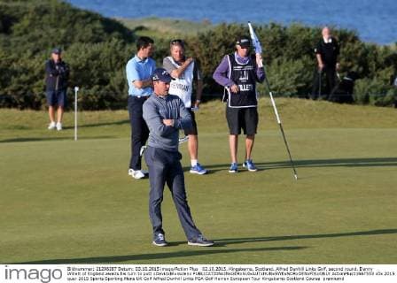 02.10.2015. Kingsbarns, Scotland. Alfred Dunhill Links Golf, second round. Danny Willett of England awaits his turn to putt xDavidxBlunsdenx  ActionPlus11667553