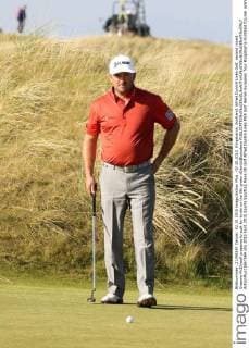 02.10.2015. Kingsbarns, Scotland. Alfred Dunhill Links Golf, second round. Graeme McDowell prepares to putt for birdie on the 5th green xDavidxBlunsdenx  ActionPlus11667564