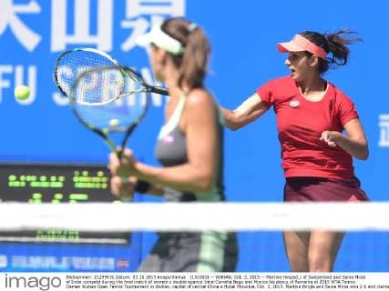 (151003) -- WUHAN, Oct. 3, 2015 -- Martina Hingis(L) of Switzerland and Sania Mirza of India compete during the final match of women s double against Irina-Camelia Begu and Monica Niculescu of Romania at 2015 WTA Tennis Damen Wuhan Open Tennis Tournament in Wuhan, capital of central China s Hubei Province, Oct. 3, 2015. Martina Hingis and Sania Mirza won 2-0 and claimed the title. ) (SP)CHINA-WUHAN-TENNIS-WTA-WUHAN OPEN (CN) ChengxMin 