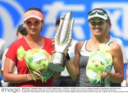 (151003) -- WUHAN, Oct. 3, 2015 -- Martina Hingis(R) of Switzerland and Sania Mirza of India pose with their trophy after winning the final match of women s double against Irina-Camelia Begu and Monica Niculescu of Romania at 2015 WTA Tennis Damen Wuhan Open Tennis Tournament in Wuhan, capital of central China s Hubei Province, Oct. 3, 2015. Martina Hingis and Sania Mirza won 2-0 and claimed the title. ) (SP)CHINA-WUHAN-TENNIS-WTA-WUHAN OPEN (CN) ChengxMin 