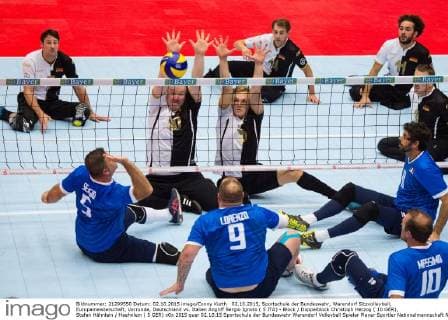 02.10.2015, Sportschule der Bundeswehr, Warendorf Sitzvolleyball, Europameisterschaft, Vorrunde, Deutschland vs. Italien Angriff Sergio Ignoto ( 5 ITA) - Block Doppelblock Christoph Herzog ( 10 GER), Stefan Hähnlein Haehnlein ( 5 GER)